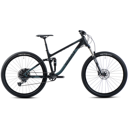 GHOST KATO FS 29 ESSENTIAL BLACK/GREEN MATT 2022 FÉRFI ÖSSZTELESZKÓPOS MTB KERÉKPÁR